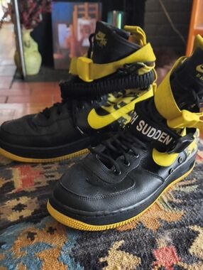 Air Force 1 Nike High-Top Sneakers